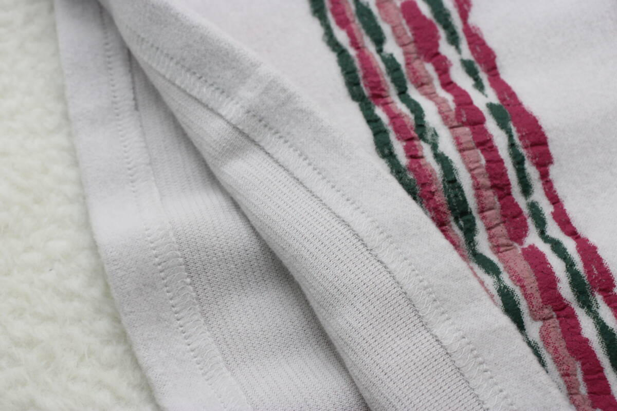 6835 新品タグ付き 英字ペイント入りボトルネックプルオーバー 定価￥26,400税込み_画像9