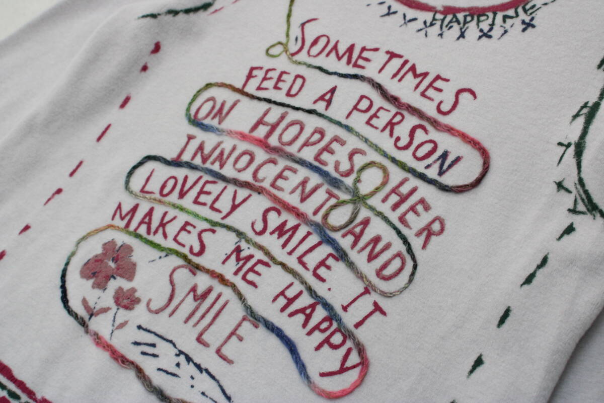 6835 新品タグ付き 英字ペイント入りボトルネックプルオーバー 定価￥26,400税込み_画像3