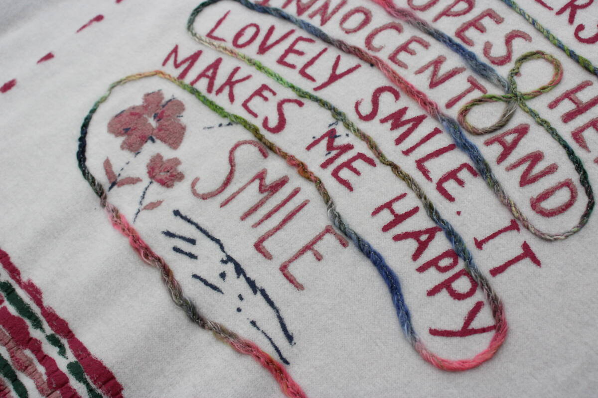 6835 新品タグ付き 英字ペイント入りボトルネックプルオーバー 定価￥26,400税込み_画像5