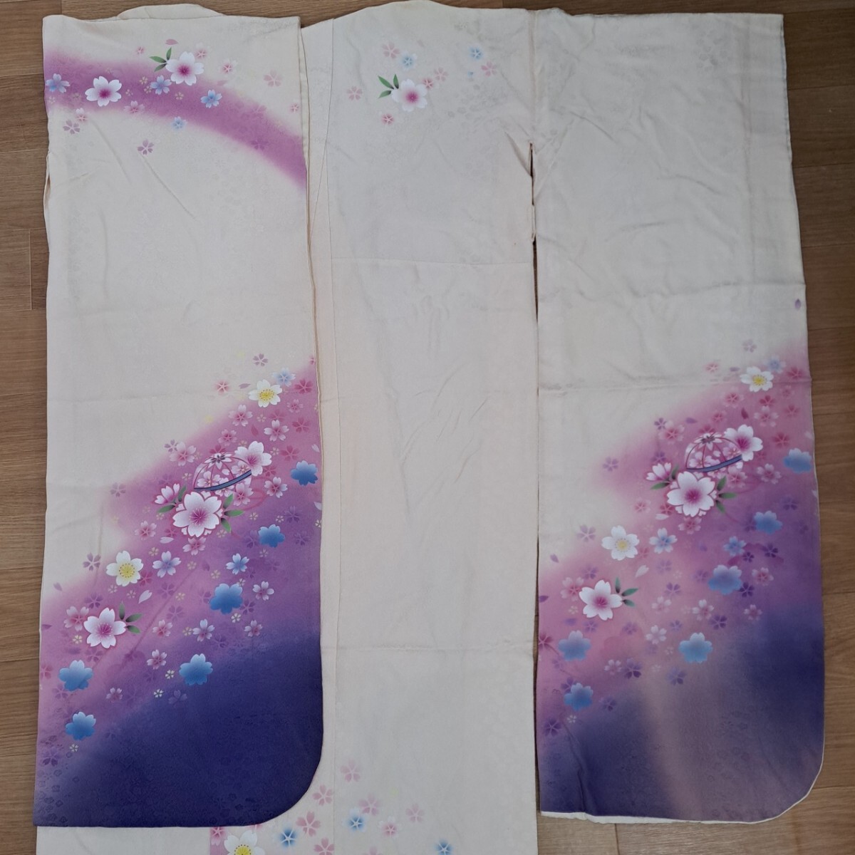 大変お得な フルセット 正絹振袖 白地紫グラデーション桜柄 成人式 卒業式に最適_画像5