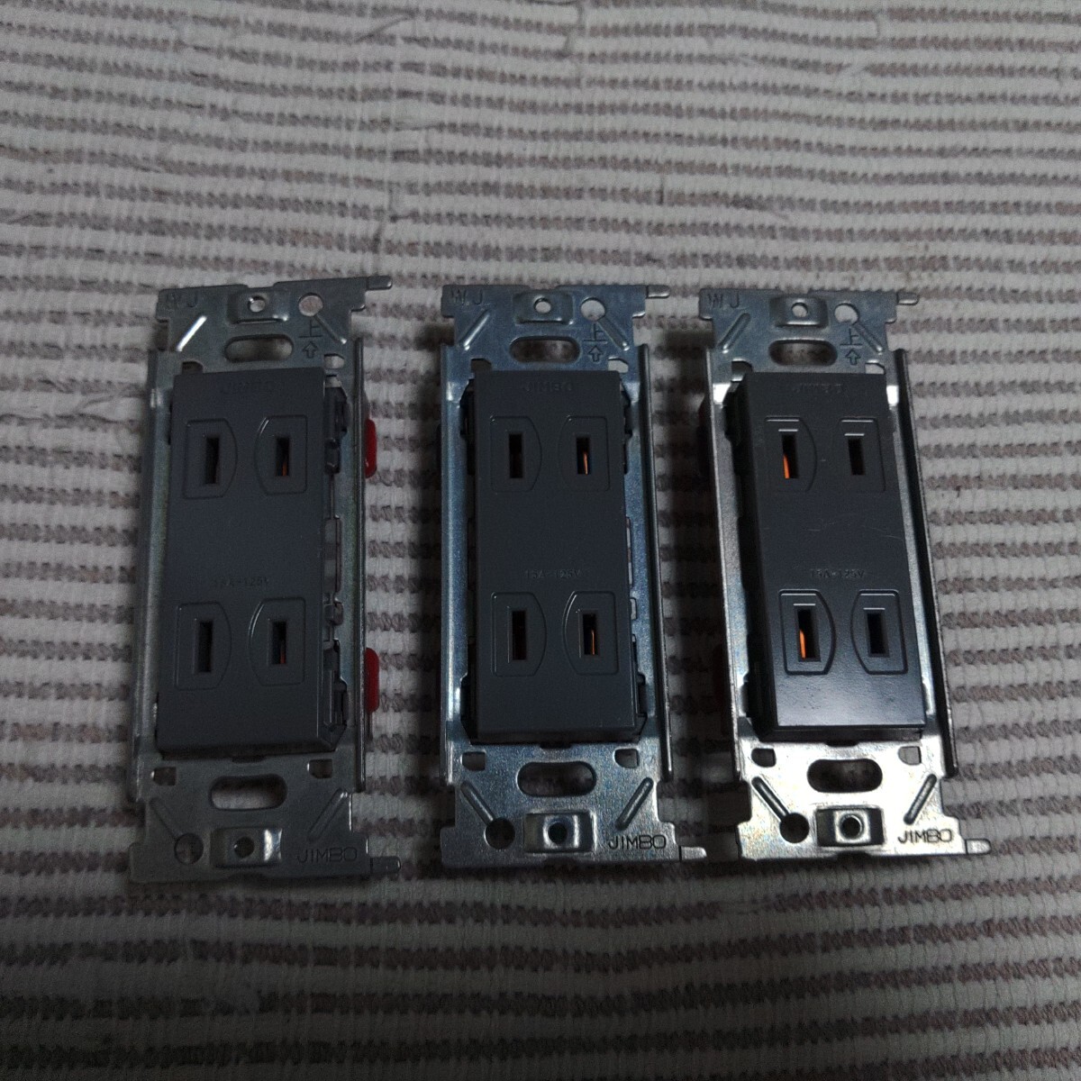 神保 JEC-BN-55-SG グレー ダブルコンセント 新古 3個 ゆうパック60サイズ _画像1