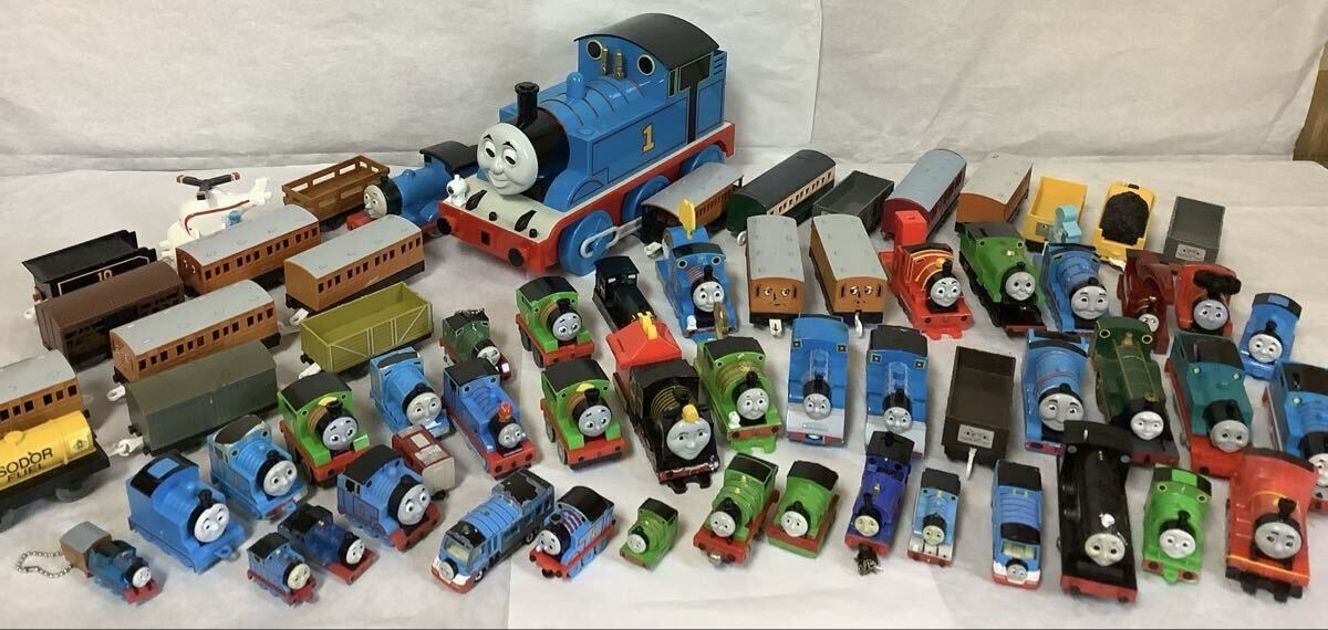  Thomas игрушка совместно Plarail . машина двигатель коллекция брелок для ключа машина Capsule игрушка ga коричневый паровозик Томас Gordon текущее состояние 