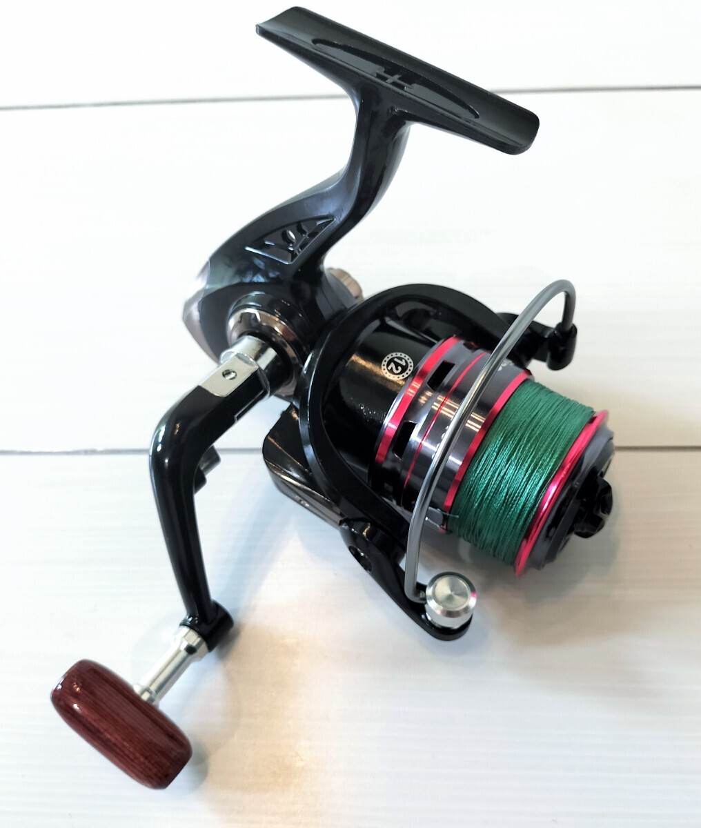 新品 PE ライン付き　スピニングリール　4000 番 糸付き　本体 リール　_画像1