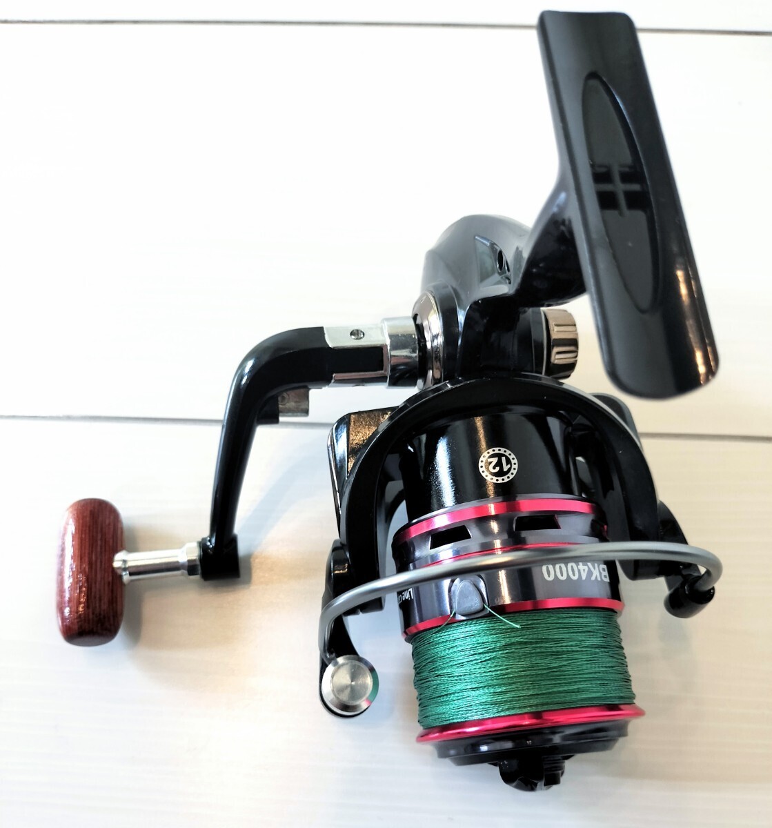 新品 PE ライン付き　スピニングリール　4000 番 糸付き　本体 リール　_画像2