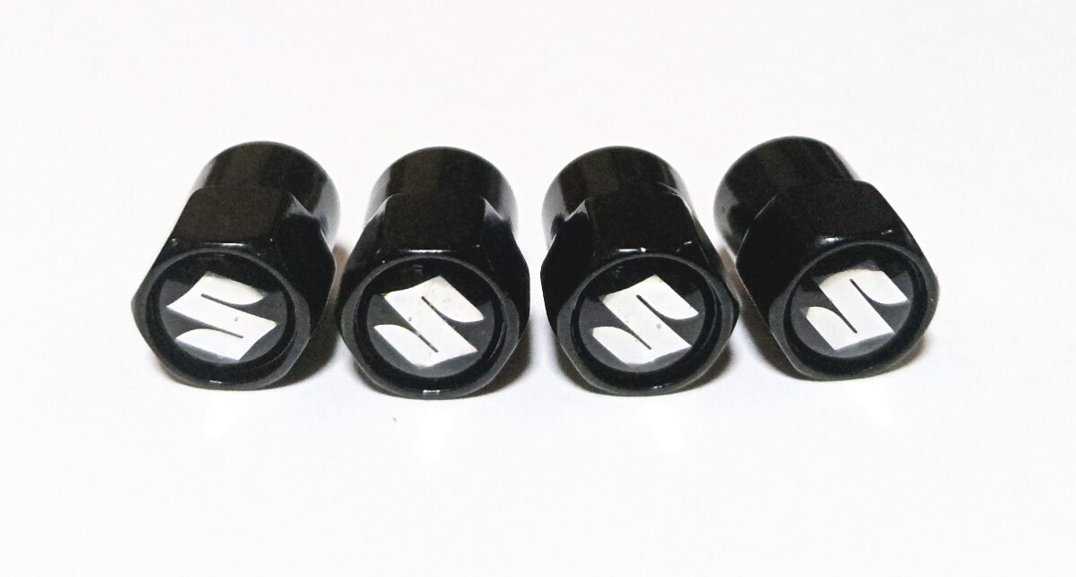 アウディ　アルミ　エア　バルブキャップ　黒色　ホイール　クローム　タイヤバルブ　エンブレム、_画像1