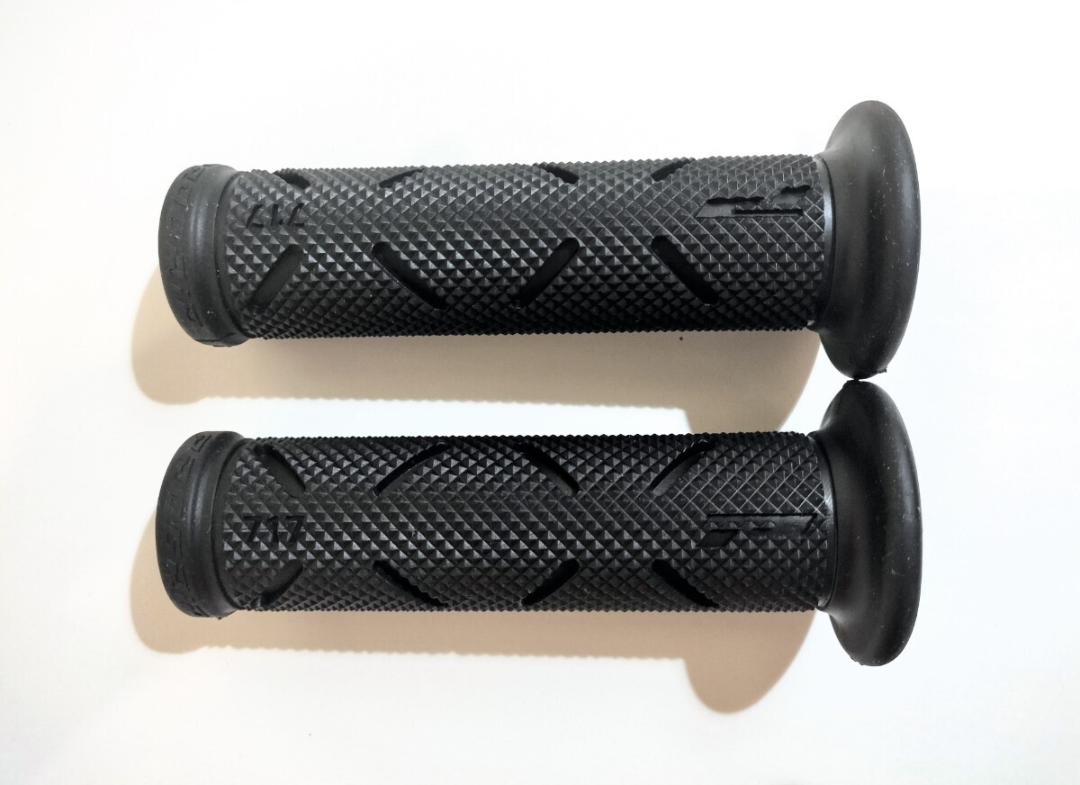 バイク用　耐震ゲル　プログリップ　黒色　ハンドル径φ22.2用 125mm　ブラック、デイトナ　 PROGRIP　_画像1