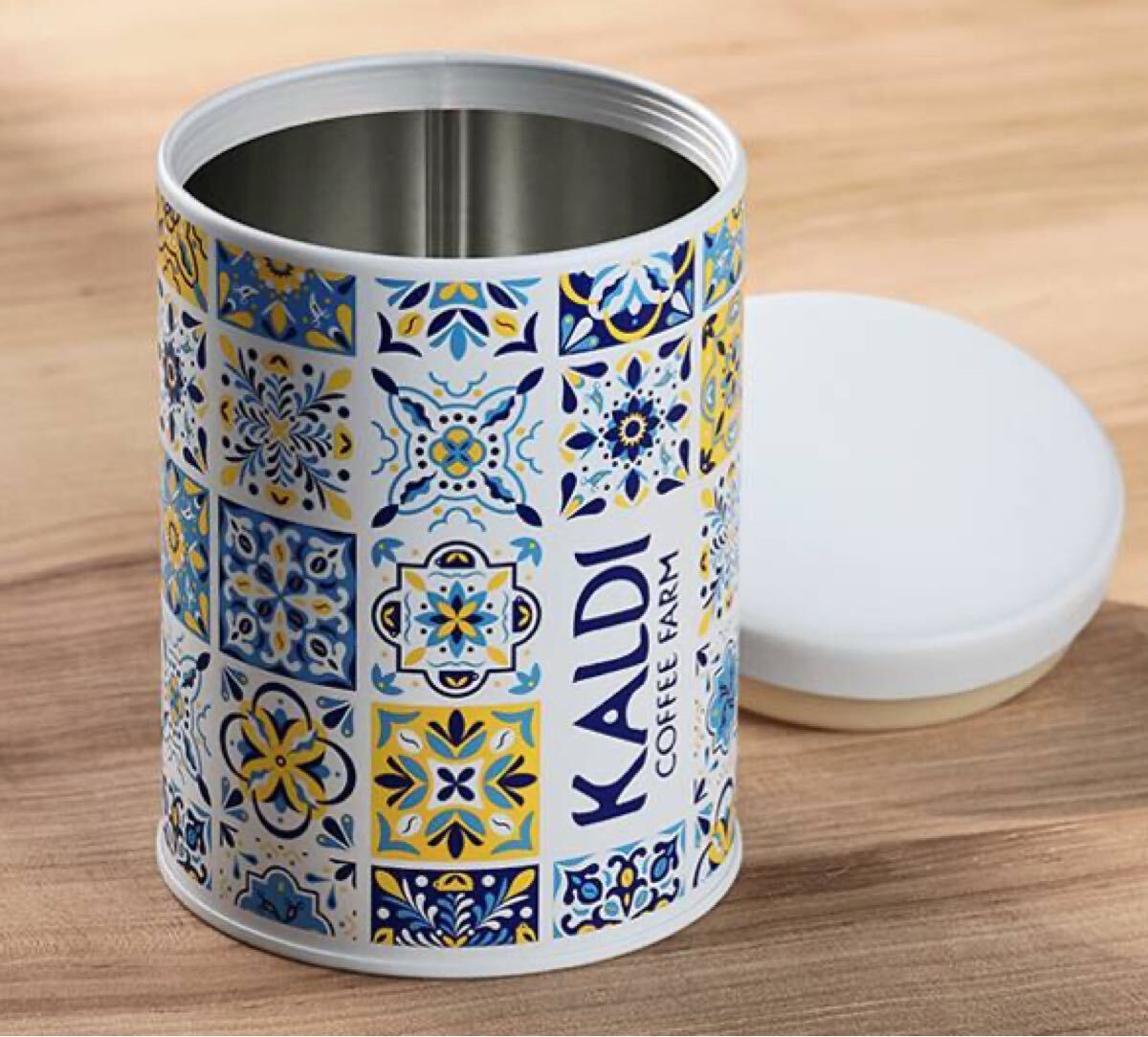 カルディ キャニスター缶 スプリング 缶 キャニスター　コーヒー豆保存　保存容器　密閉容器　防湿_画像2