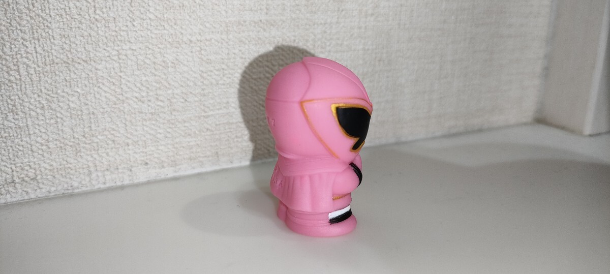 ソフビコレクション　戦隊ヒーロー　キッズ　スーパー戦隊　指人形　魔法戦隊マジレンジャーより　マジピンク_画像2