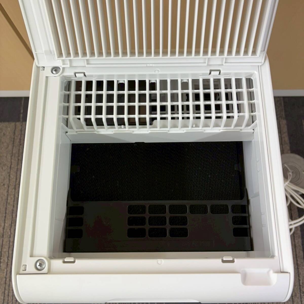 【T1106】ダイキン ストリーマ空気清浄機 MC55AKS-W ホワイト色 本体通電確認済み 動作未確認 _画像6