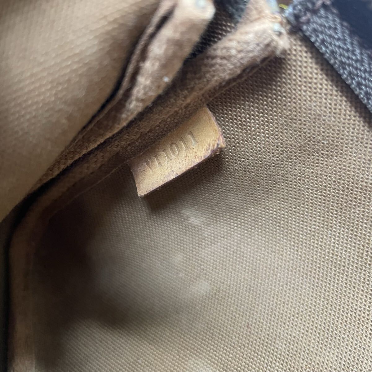  храм 222.LOUIS VUITTON Louis Vuitton небольшая сумочка аксессуары sowa-ru монограмма VI1011 небольшая сумочка аксессуары сумка сумка M51980