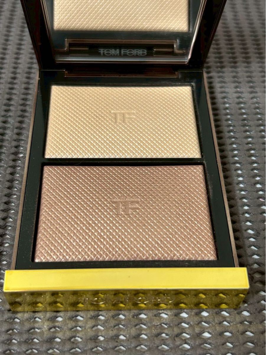 N5K141◆新品同様◆ トムフォード シェイド アンド イルミネイト ハイライティング デュオ M1 フェースパウダー 12g_画像2