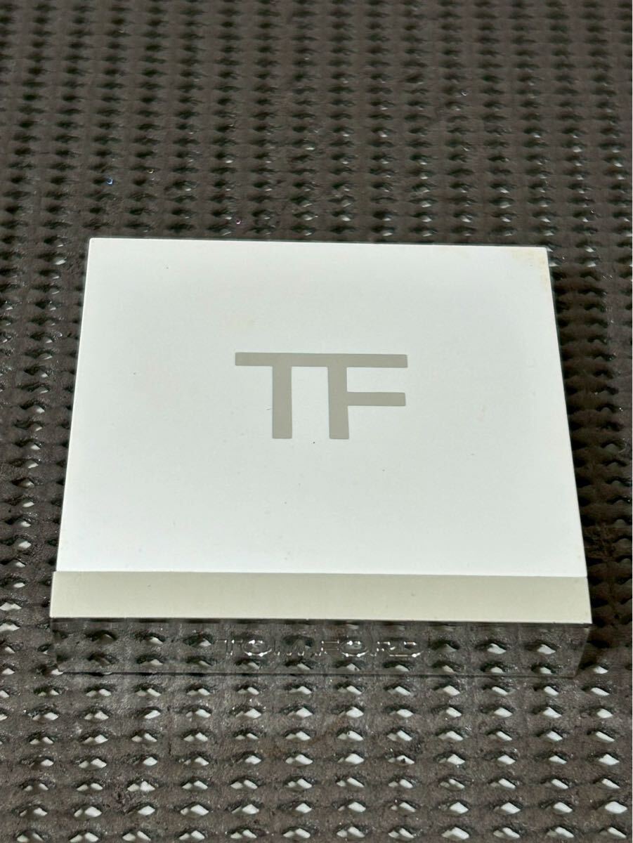 N5K196◆新品同様◆ トムフォード ソレイユ ネージュ グロウ ハイライター 02 フェイスパウダー_画像3