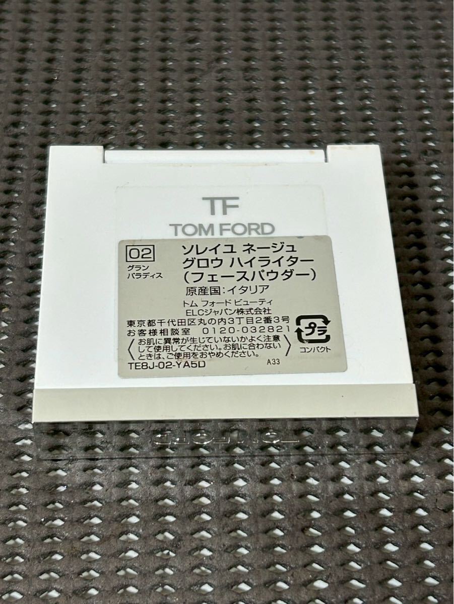 N5K196◆新品同様◆ トムフォード ソレイユ ネージュ グロウ ハイライター 02 フェイスパウダー_画像4
