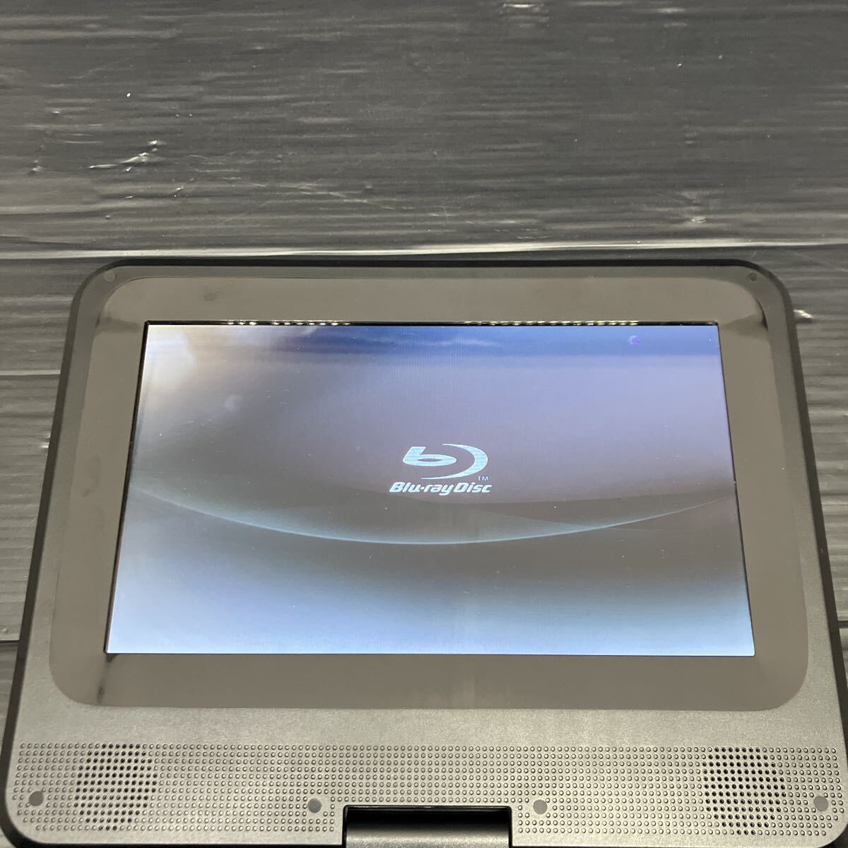 [山善] ポータブルブルーレイプレーヤー 9インチ CPRM対応 3電源対応 (AC/DC/リチウムイオン電池) 車載用ケース付き TMB-L90R1_画像5