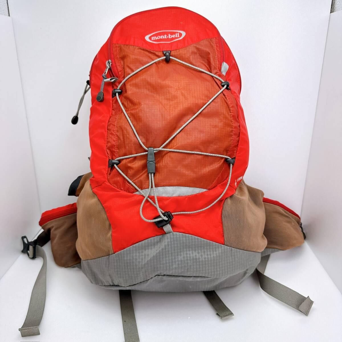 D2247◯ montーbell モンベル リュックサック バッグパック 赤 レッド グレー ナイロン ユニセックス 2WAY メッシュ ポケット ファスナー_画像1