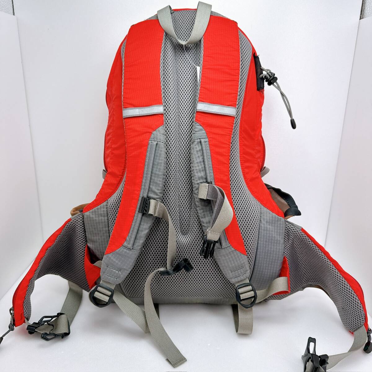 D2247◯ montーbell モンベル リュックサック バッグパック 赤 レッド グレー ナイロン ユニセックス 2WAY メッシュ ポケット ファスナー_画像2