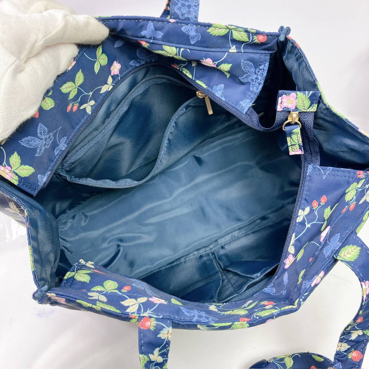 D2226◯ 卸売 WEDGWOOD ウェッジウッド ハンドバッグ ショルダーバッグ トートバッグ ナイロン ワイルドストロベリー柄 ネイビー ホワイト_画像5