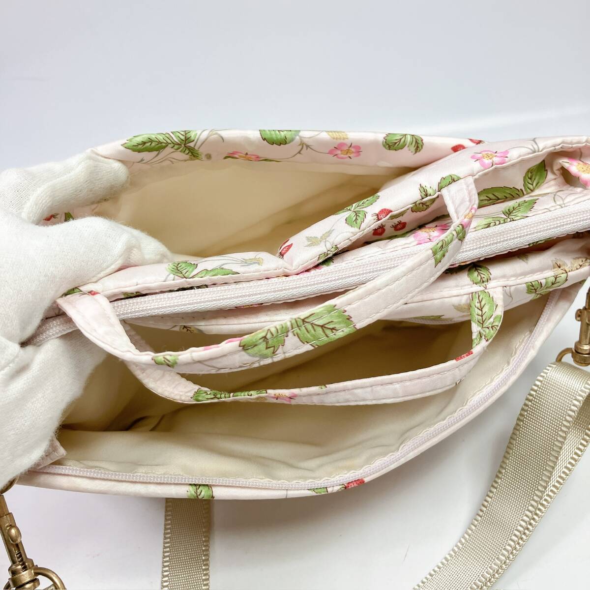 D2226◯ 卸売 WEDGWOOD ウェッジウッド ハンドバッグ ショルダーバッグ トートバッグ ナイロン ワイルドストロベリー柄 ネイビー ホワイト_画像9