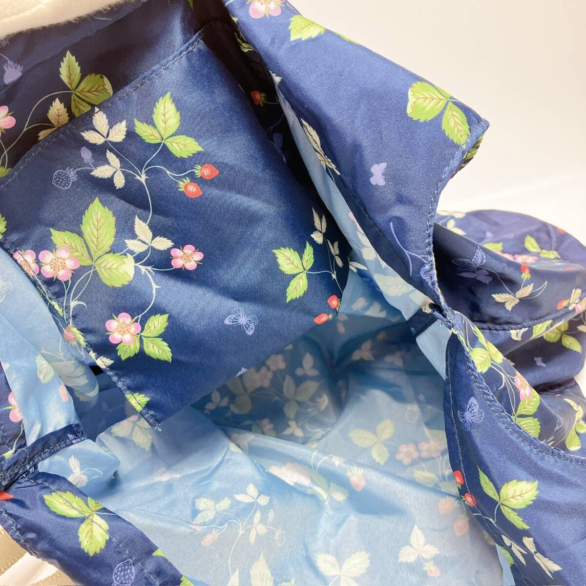 D2226◯ 卸売 WEDGWOOD ウェッジウッド ハンドバッグ ショルダーバッグ トートバッグ ナイロン ワイルドストロベリー柄 ネイビー ホワイト_画像10