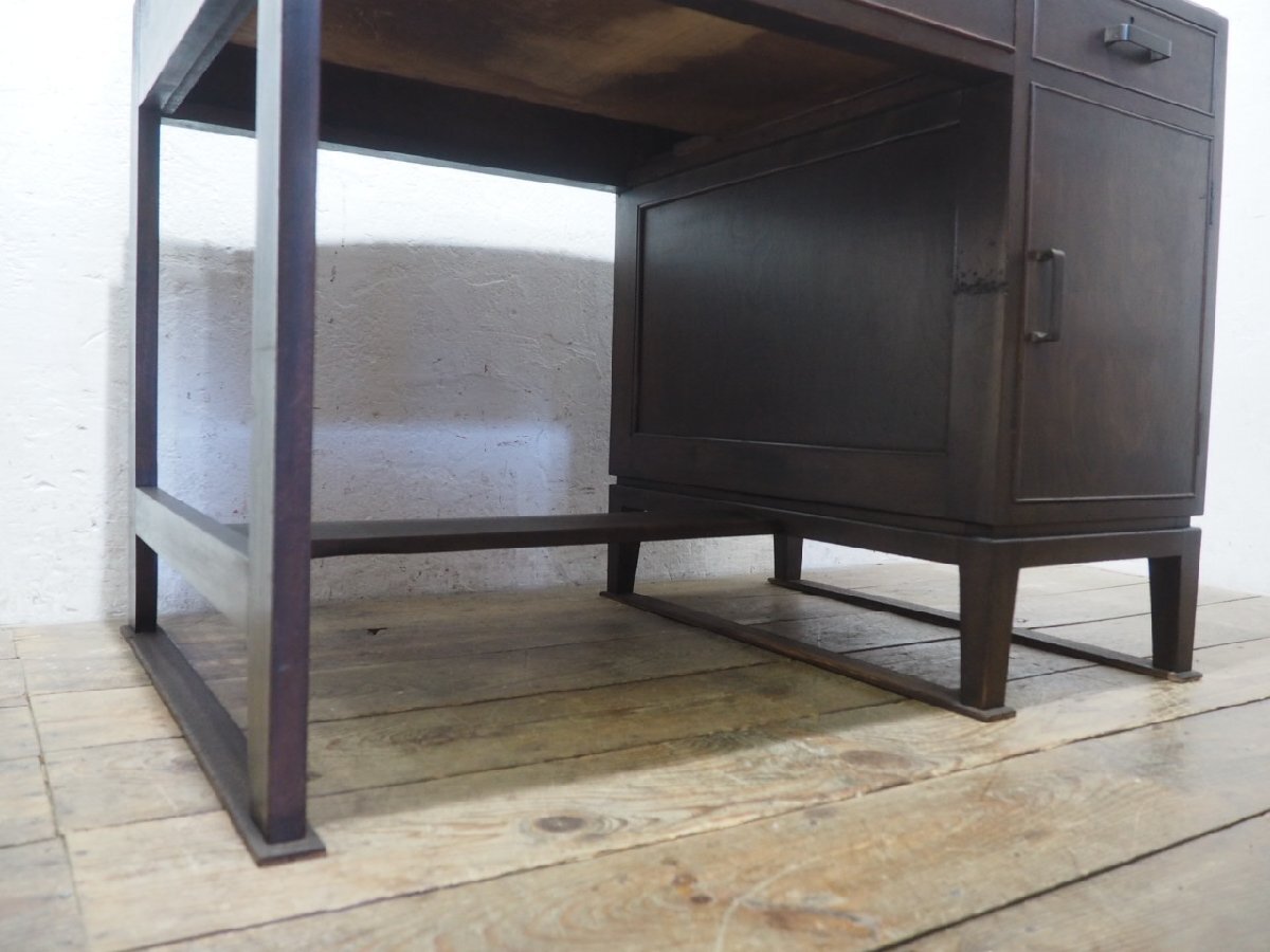 タ荷U0405◆天板W98,5cm×D66cm◆アンティーク◆レトロな洋館の古い木製片袖机◆ナラ材 テーブル デスク 学習机 収納棚 飾り棚R(ヤD)伊_画像3