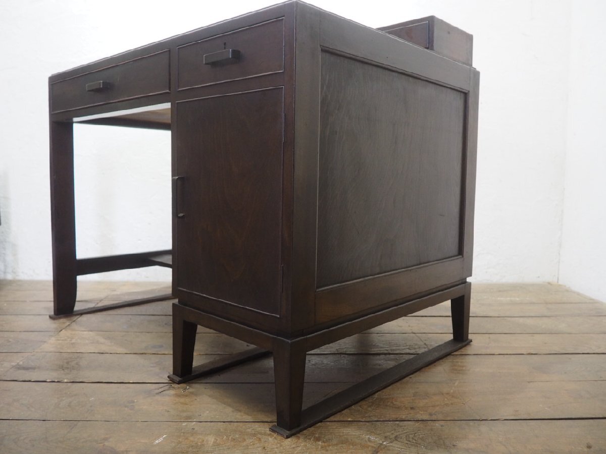 タ荷U0405◆天板W98,5cm×D66cm◆アンティーク◆レトロな洋館の古い木製片袖机◆ナラ材 テーブル デスク 学習机 収納棚 飾り棚R(ヤD)伊_画像9