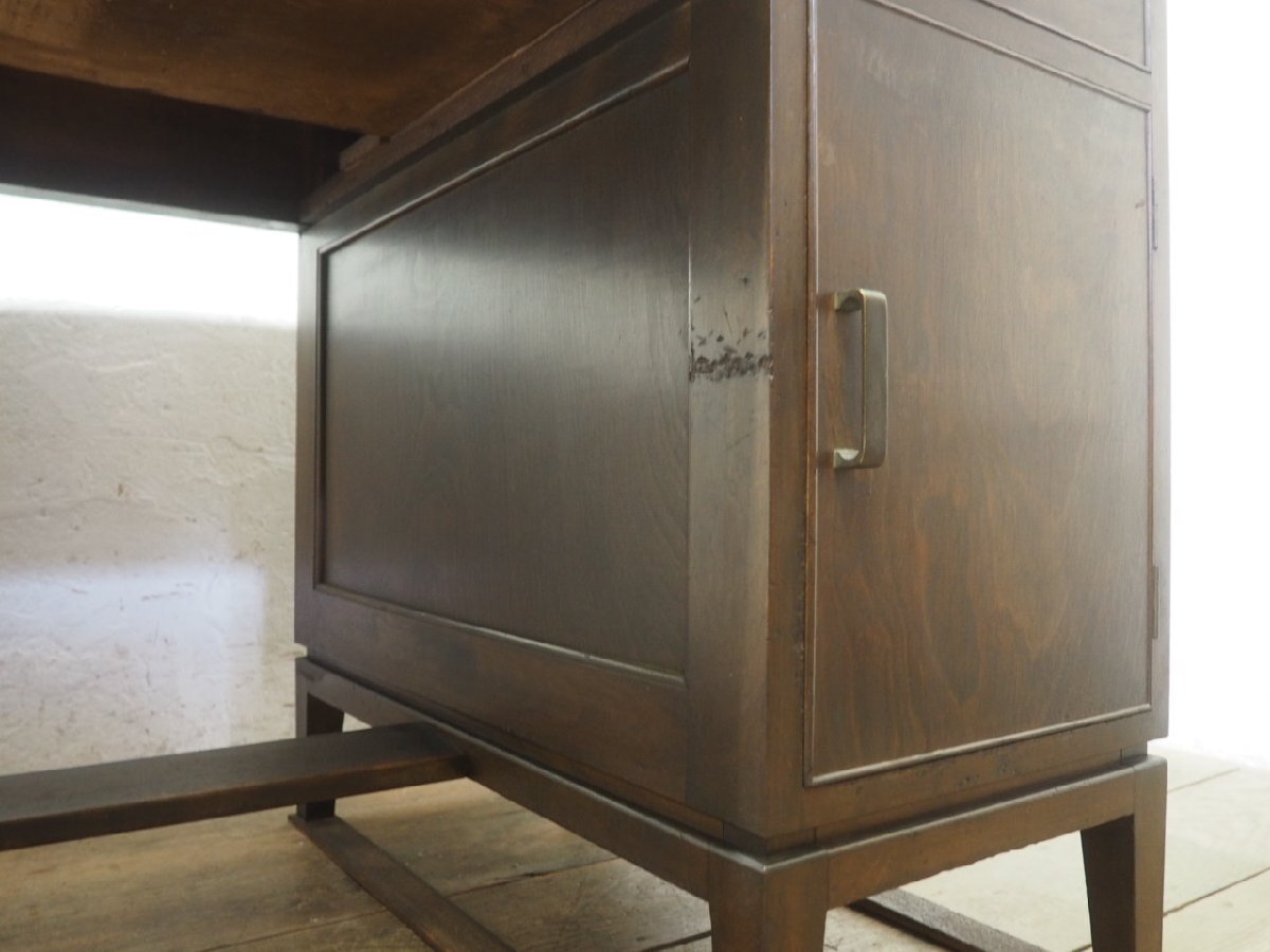 タ荷U0405◆天板W98,5cm×D66cm◆アンティーク◆レトロな洋館の古い木製片袖机◆ナラ材 テーブル デスク 学習机 収納棚 飾り棚R(ヤD)伊_画像4