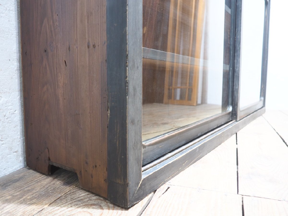 タ荷X1858◆H88cm×W169,5cm◆アンティーク◆ゆらゆらガラスの古い木製飾り棚◆収納棚 食器棚 キャビネット 波ガラスケース レトロQ(ヤD)松_画像3