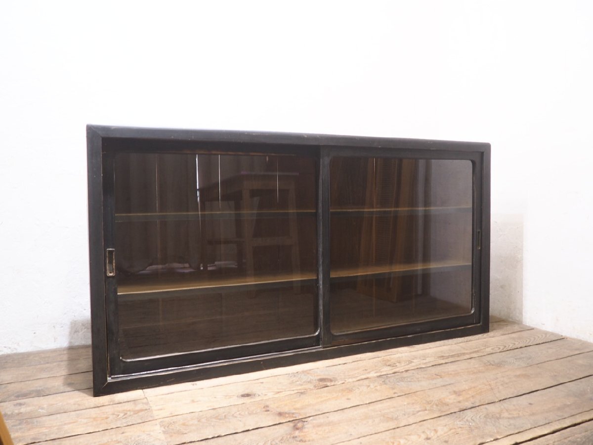 タ荷X1858◆H88cm×W169,5cm◆アンティーク◆ゆらゆらガラスの古い木製飾り棚◆収納棚 食器棚 キャビネット 波ガラスケース レトロQ(ヤD)松_画像1