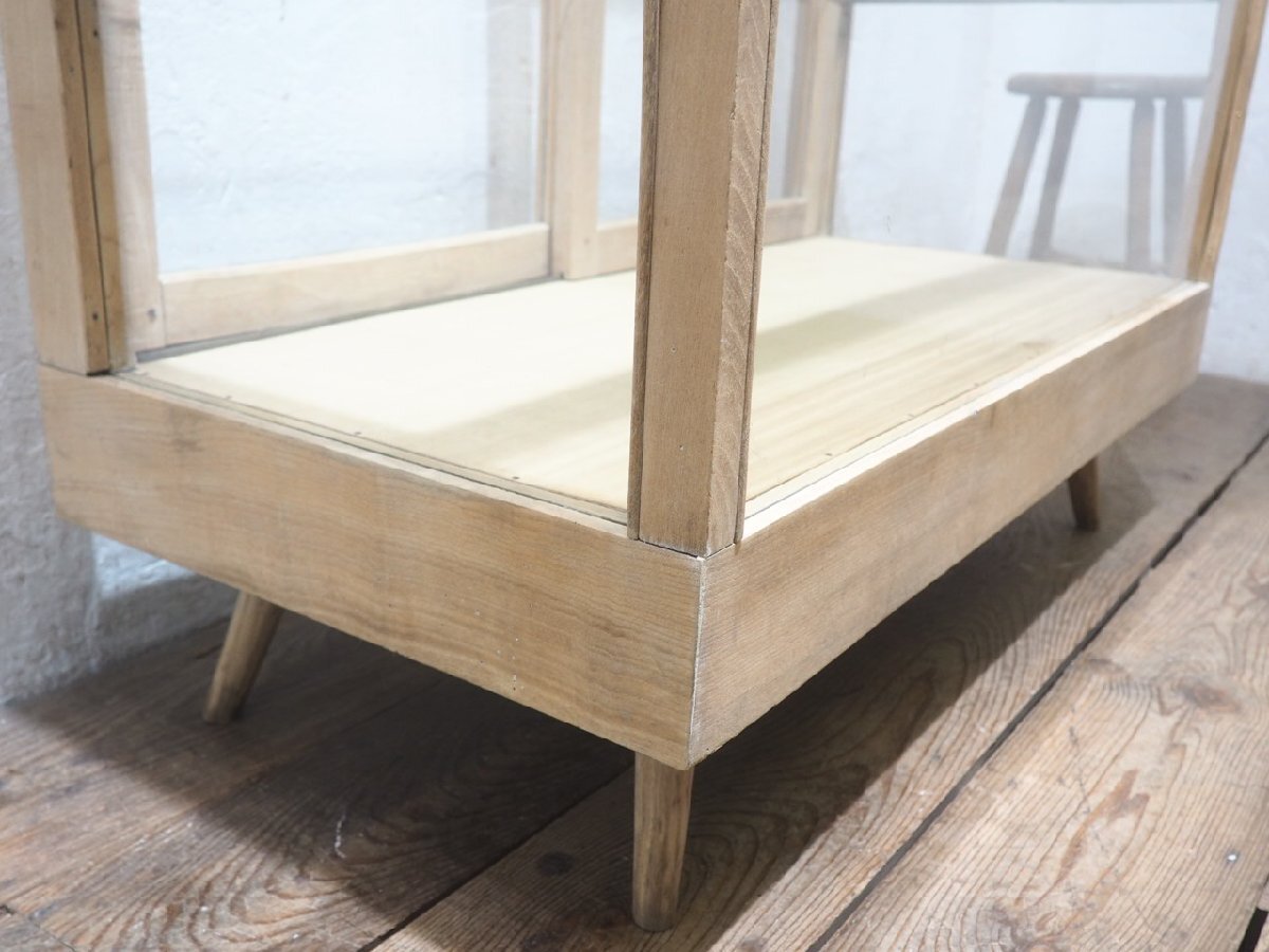 タ荷Y1057◆H88,5cm×W91cm◆ナチュラルな木味の古い木枠ガラスケース◆飾り棚 食器棚 ショーケース アンティーク レトロ 店舗什器O(ヤC)松_画像3