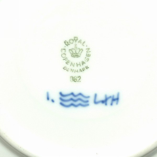 R44【Royal Copenhagen】 ロイヤルコペンハーゲン ブルーフルーテッド ハーフレース ティカップ&ソーサー_画像4