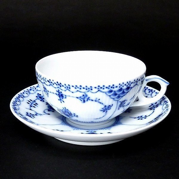 R44【Royal Copenhagen】 ロイヤルコペンハーゲン ブルーフルーテッド ハーフレース ティカップ&ソーサー_画像1