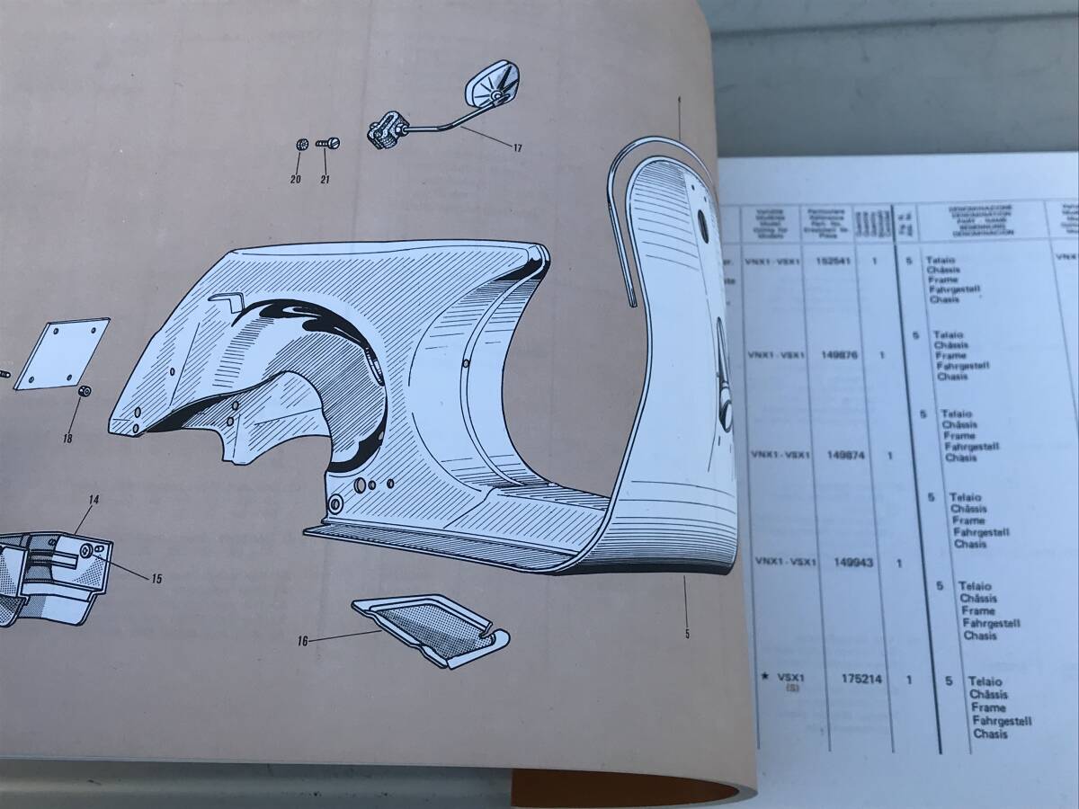  новый товар Vespa vespa P125X P200E список запасных частей 1978 год piaggio Piaggio Piaggio подлинная вещь редкий collector collection коллекция 