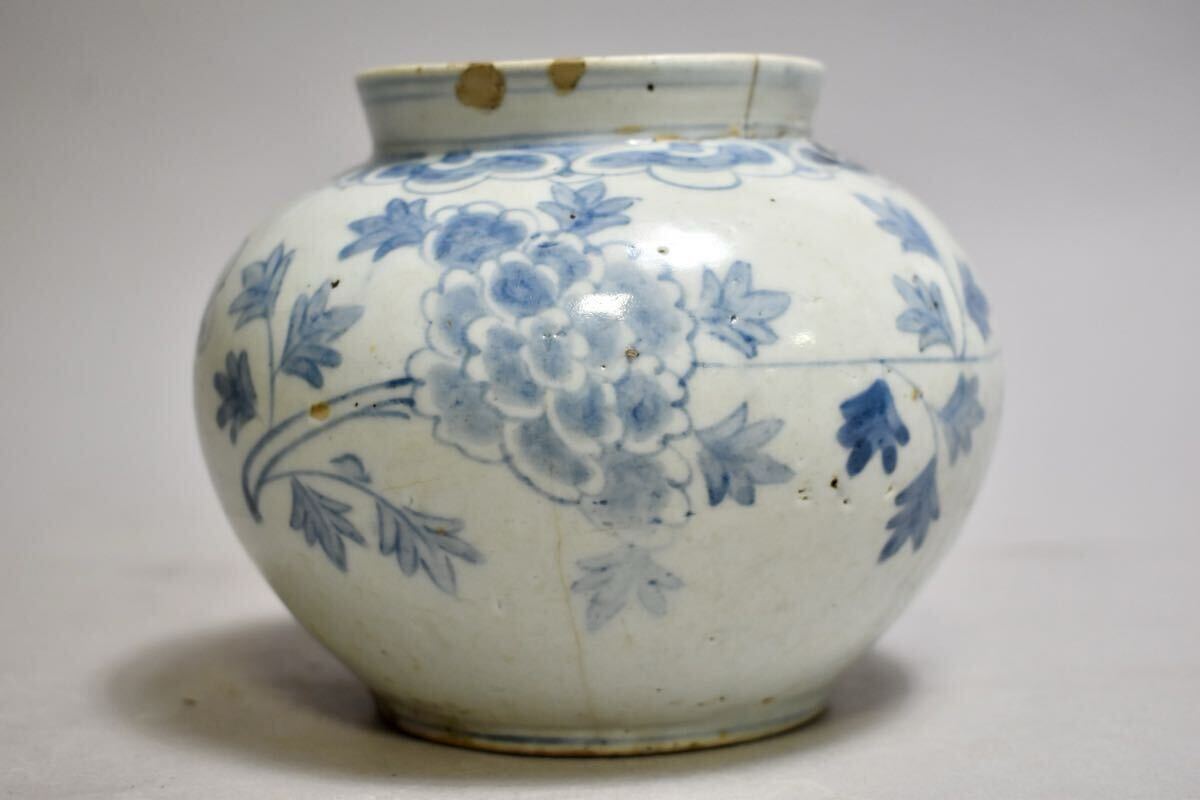 【英】A1282 時代 李朝染付牡丹図壺 中国美術 朝鮮 韓国 高麗 李朝 壷 青花 花入 骨董品 美術品 古美術 時代品 se_画像3