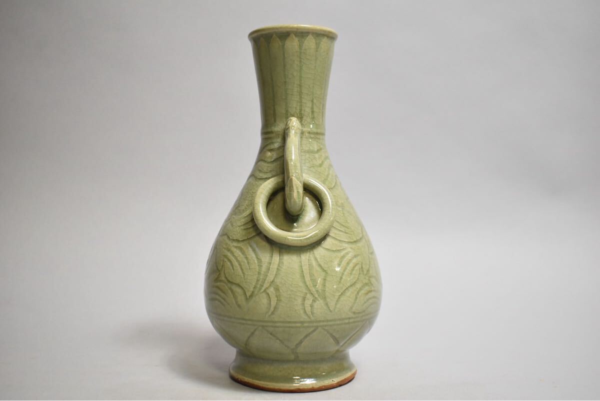 【英】A1236 時代 青磁牡丹文不遊環瓶 中国美術 朝鮮 韓国 花入 青瓷 骨董品 美術品 古美術 時代品 rg_画像4