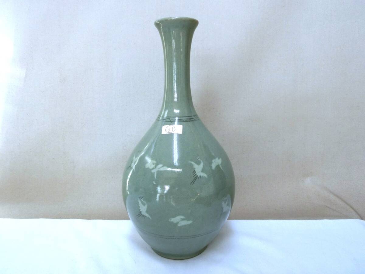 インテリア！【白黒象嵌雲鶴紋　韓国青磁花瓶　在銘　花器・31・鑑賞】★美術工芸　収集 価格で楽しんで_画像1