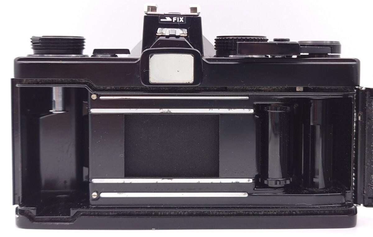 【K1169-3】OLYMPUS OM-1 Black 一眼 レフ フィルムカメラ MF レンズ OM-SYSTEM F.ZUIKO AUTO-S 1:1.8 f=50mm フード ケース付 _画像4