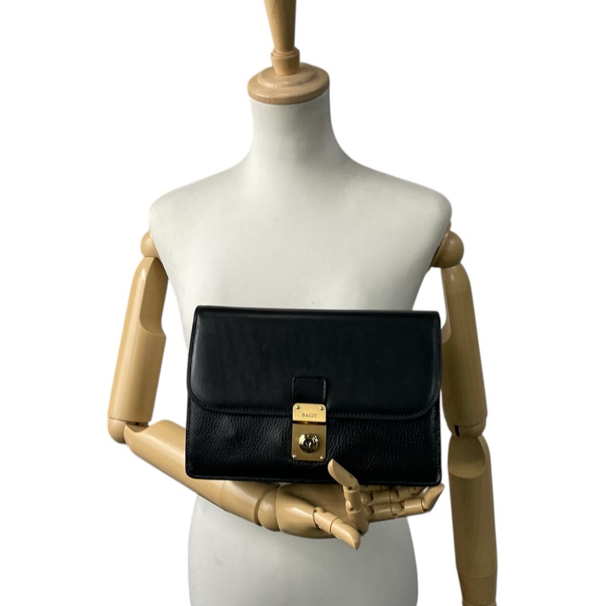 【良品】BALLY バリー 本革 レザー クラッチバッグ　鍵付き　セカンドバッグ　手持ち鞄　メンズ　バッグ　黒　ゴールド金具　コンパクト_画像4