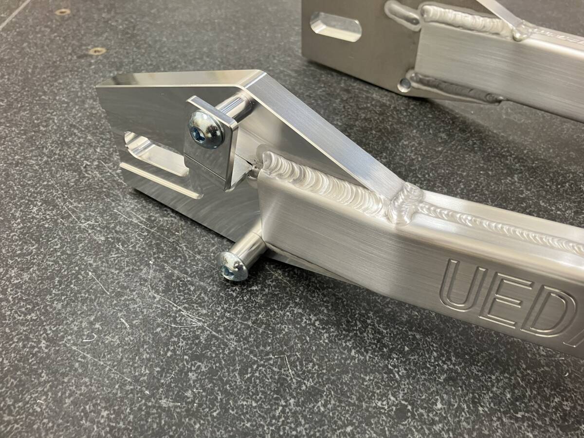 ウエダレーシング　GT380　アルミスイングアーム　モナカ　マーク有　MR　 _画像4