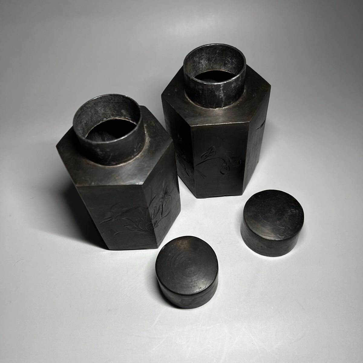 старый . чай inserting . чайная посуда чай входить один на жестяной