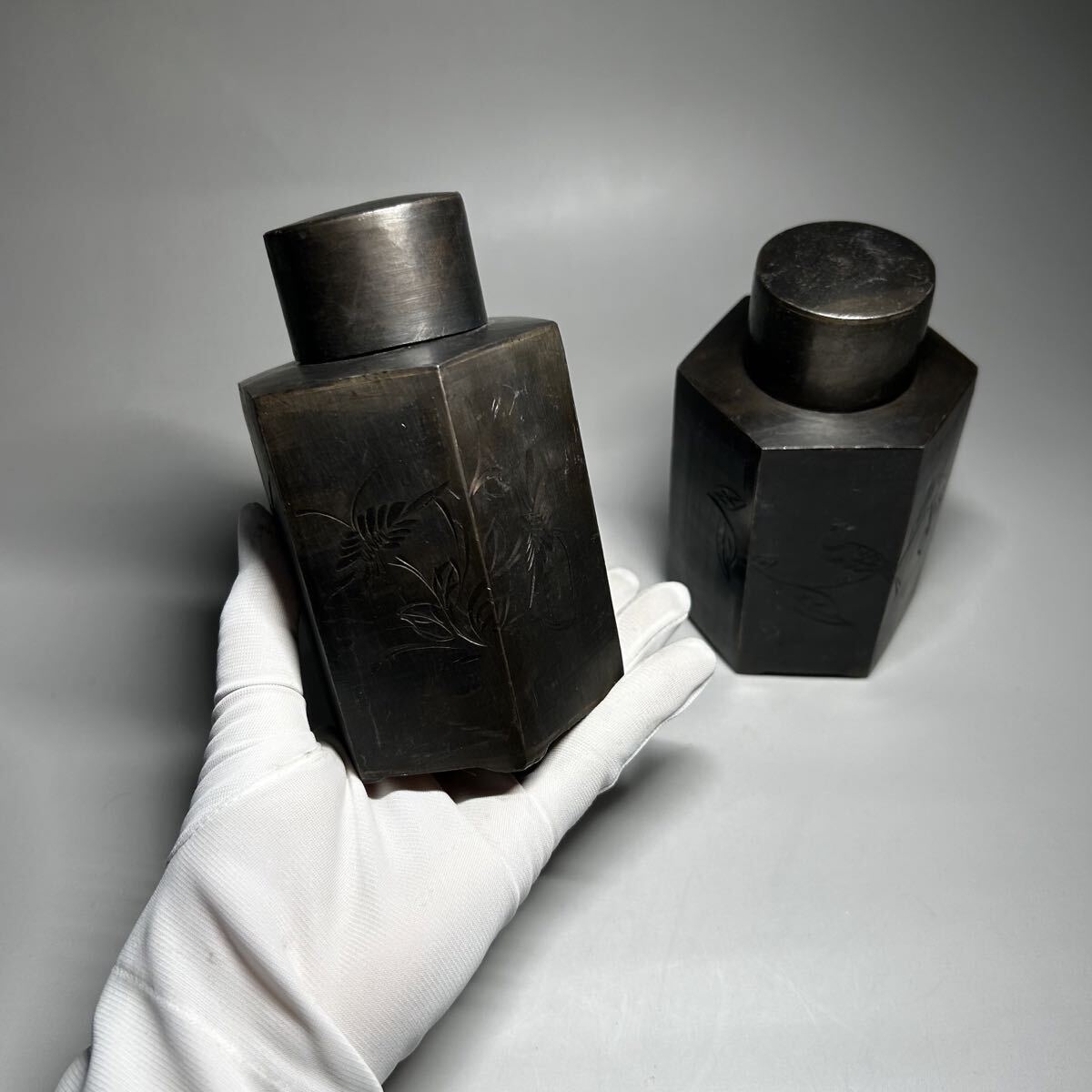 старый . чай inserting . чайная посуда чай входить один на жестяной