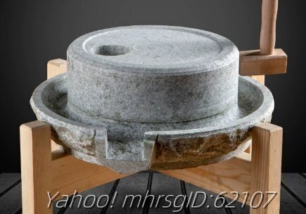  маленький камень . для бытового использования камень полировальный . камень . синий камень камень . для бытового использования камень полировальный рука камень . для бытового использования 