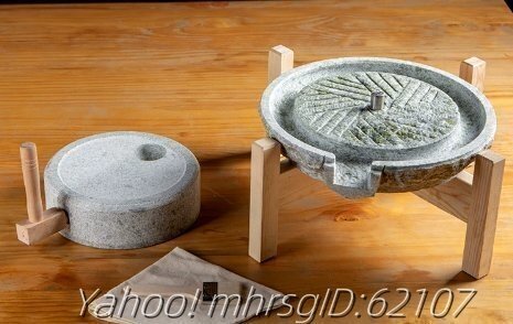  маленький камень . для бытового использования камень полировальный . камень . синий камень камень . для бытового использования камень полировальный рука камень . для бытового использования 