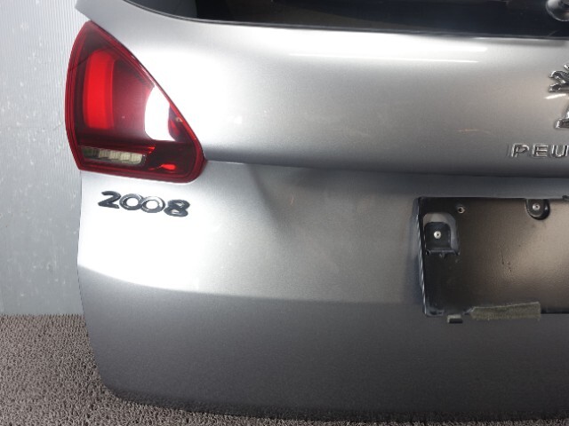 9355　プジョー 2008 クロスシティ　A94HN01　バックドア　リアゲート　リヤゲート　フィニッシャー付　KCA　（F2-2）_画像3