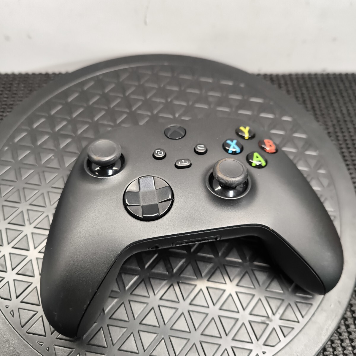 「S31_22A」送料無料Microsoft 純正 XBOX ワイヤレスコントローラー ブラック Model 1914 動作確認 本体のみ 不良返品保証(251103)_画像1