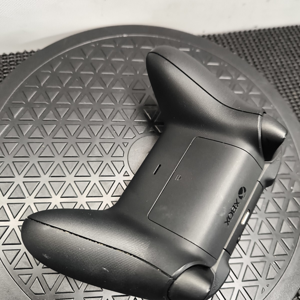 「S31_22A」送料無料Microsoft 純正 XBOX ワイヤレスコントローラー ブラック Model 1914 動作確認 本体のみ 不良返品保証(251103)_画像5