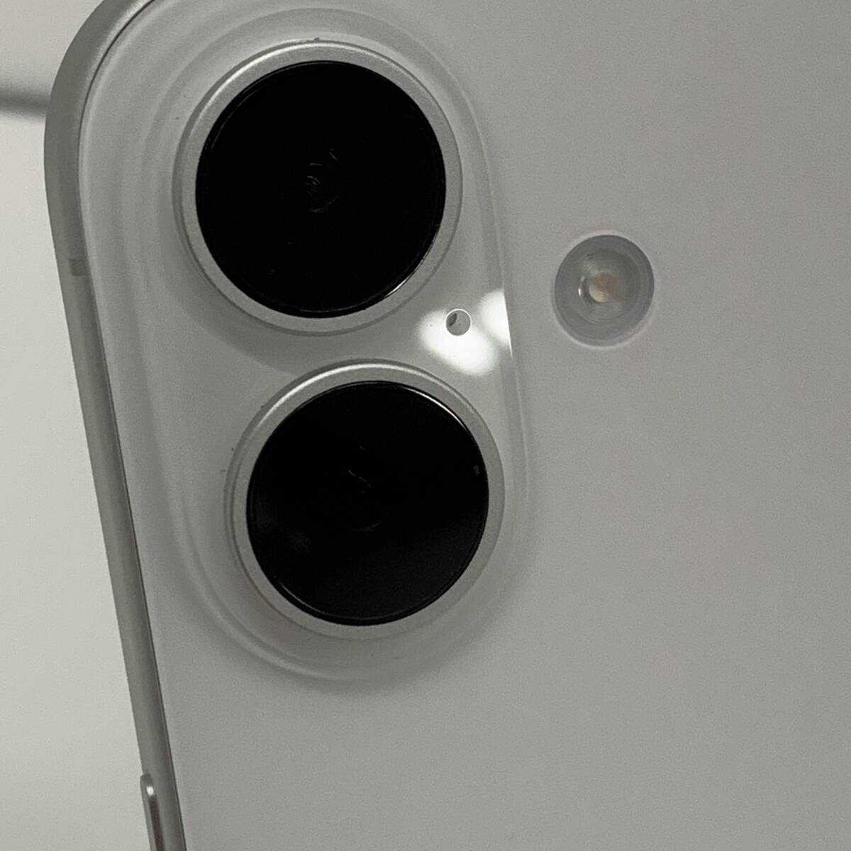 iPhone 16 128GB ホワイト A3286 Softbank SIMロック解除済み 100% No.K341【1円スタート！当日発送】_画像9