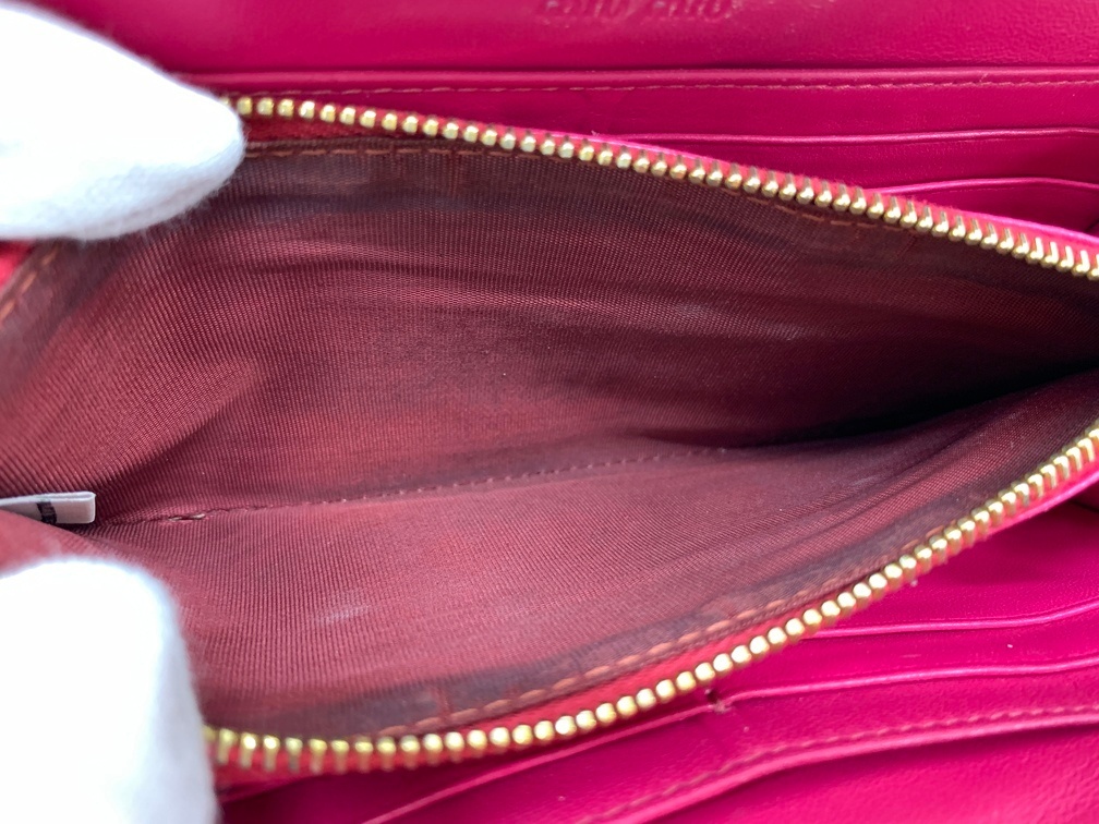 miu miu MiuMiu эмаль раунд Zip длинный кошелек [ б/у ] оттенок черного чёрный × розовый лента женский бренд мелкие вещи GIN56337