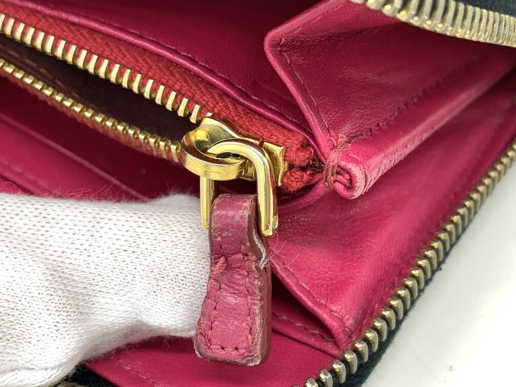 miu miu MiuMiu эмаль раунд Zip длинный кошелек [ б/у ] оттенок черного чёрный × розовый лента женский бренд мелкие вещи GIN56337