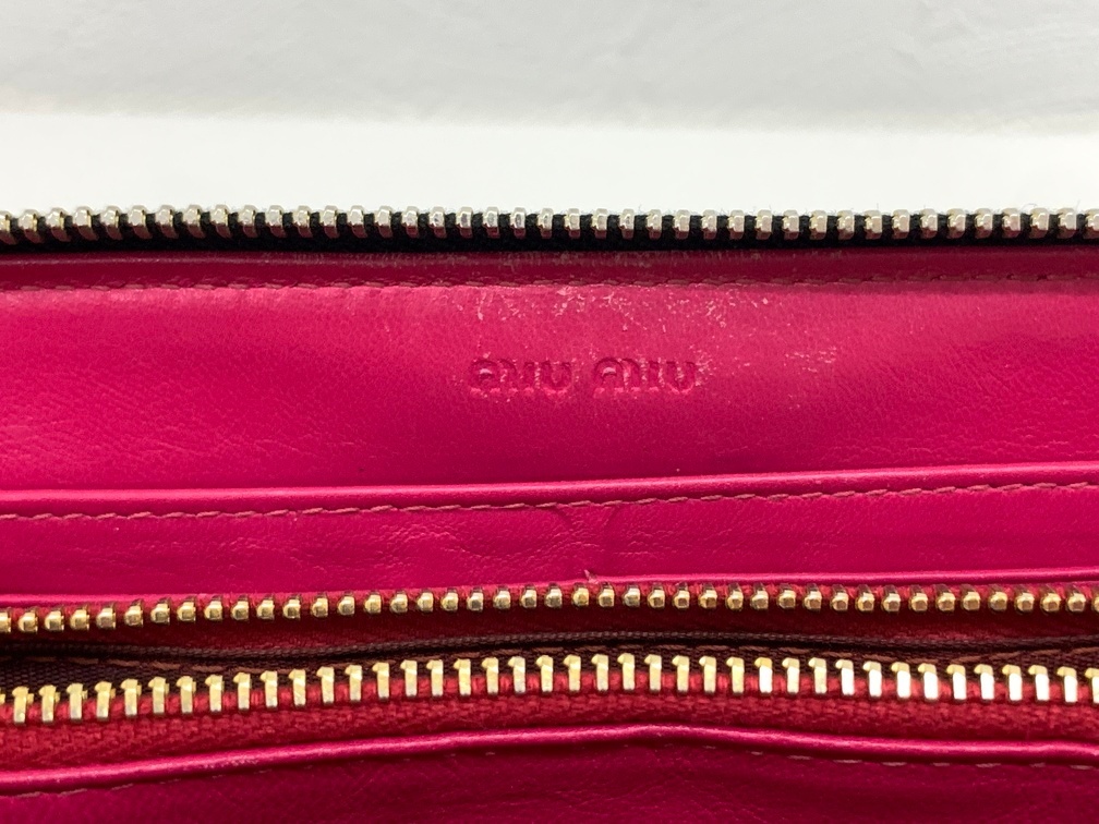 miu miu MiuMiu эмаль раунд Zip длинный кошелек [ б/у ] оттенок черного чёрный × розовый лента женский бренд мелкие вещи GIN56337