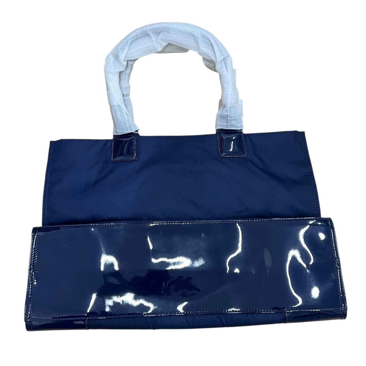 ◎未使用品◎ TORY BURCH トリバーチ トートバッグ エナメル ナイロン ロゴ ネイビー系 coHM5042COB_画像2